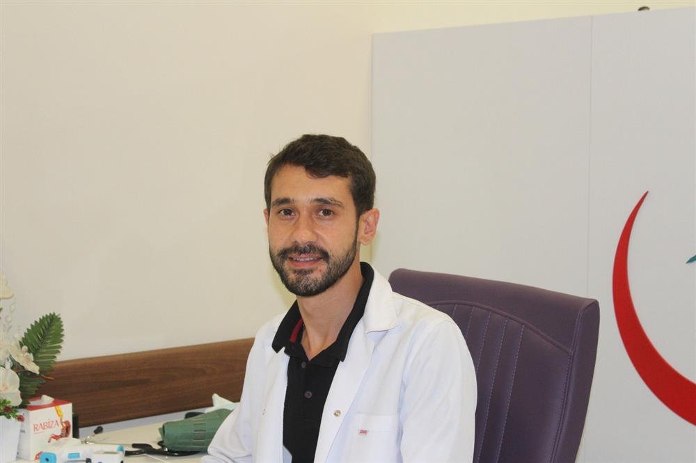 Tavas Devlet Hastanesi'ne atanan İç Hastalıkları Uzmanı Dr. Murat Canseven hastanemizde görevine başlamıştır. Randevu için Alo 182 veya mhrs.gov.tr yi kullanabilirsiniz.